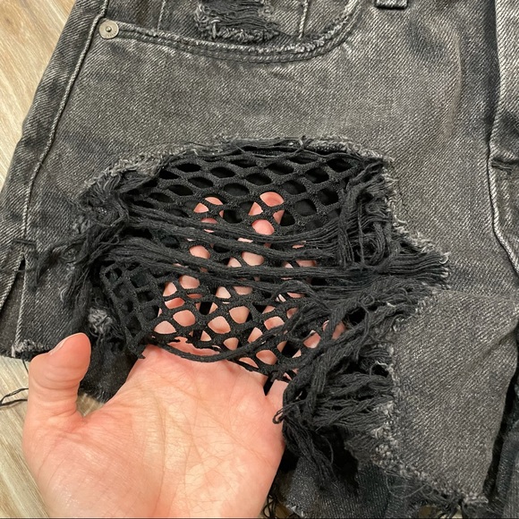 ~SALE~ Blank NYC Fishnet High Rise Denim Shorts - Picture 4 of 6